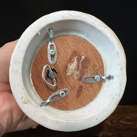 Umbrella Girl Music Box - Picture 9 of 9